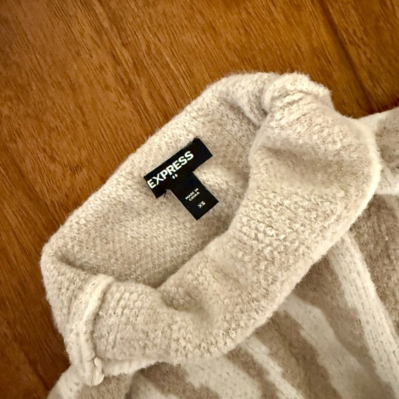 EXPRESS Women’s Beige Cream Zebra Striped Mock Neck Relaxed Fit Sweater Size XS - Picture 2 of 2